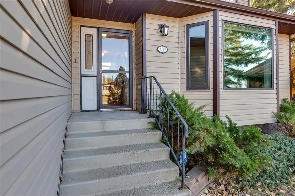 433 Regal Crescent