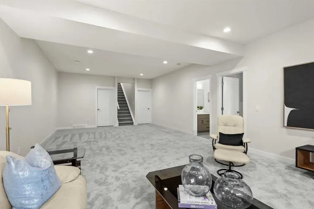 99 Sierra Morena Manor SW