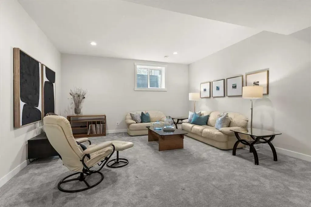 99 Sierra Morena Manor SW