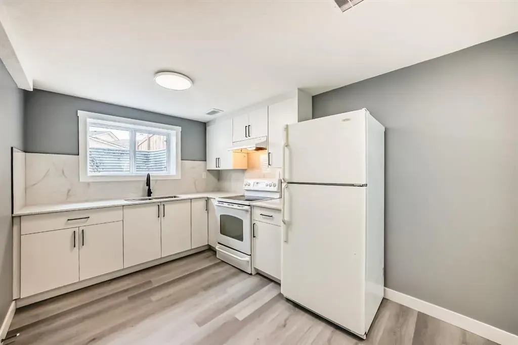 19 Rundlelawn Court NE