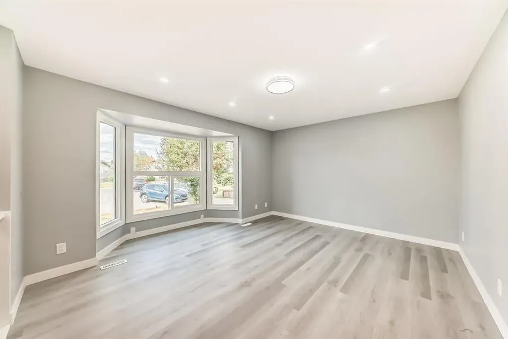 19 Rundlelawn Court NE