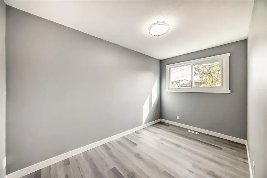 19 Rundlelawn Court NE