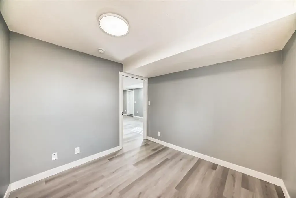 19 Rundlelawn Court NE