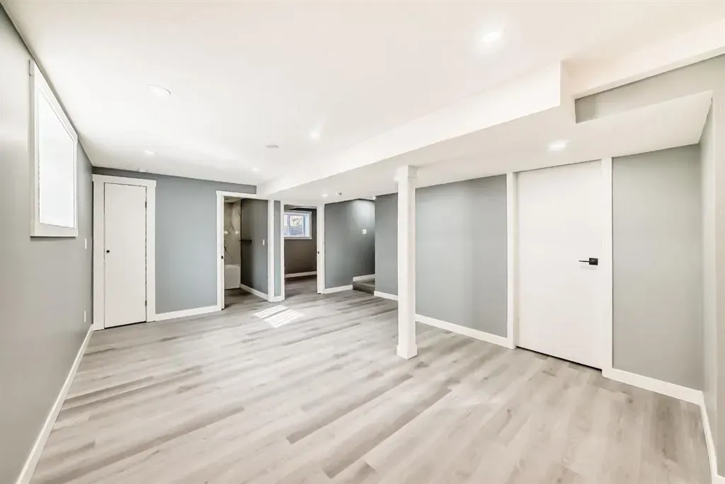19 Rundlelawn Court NE