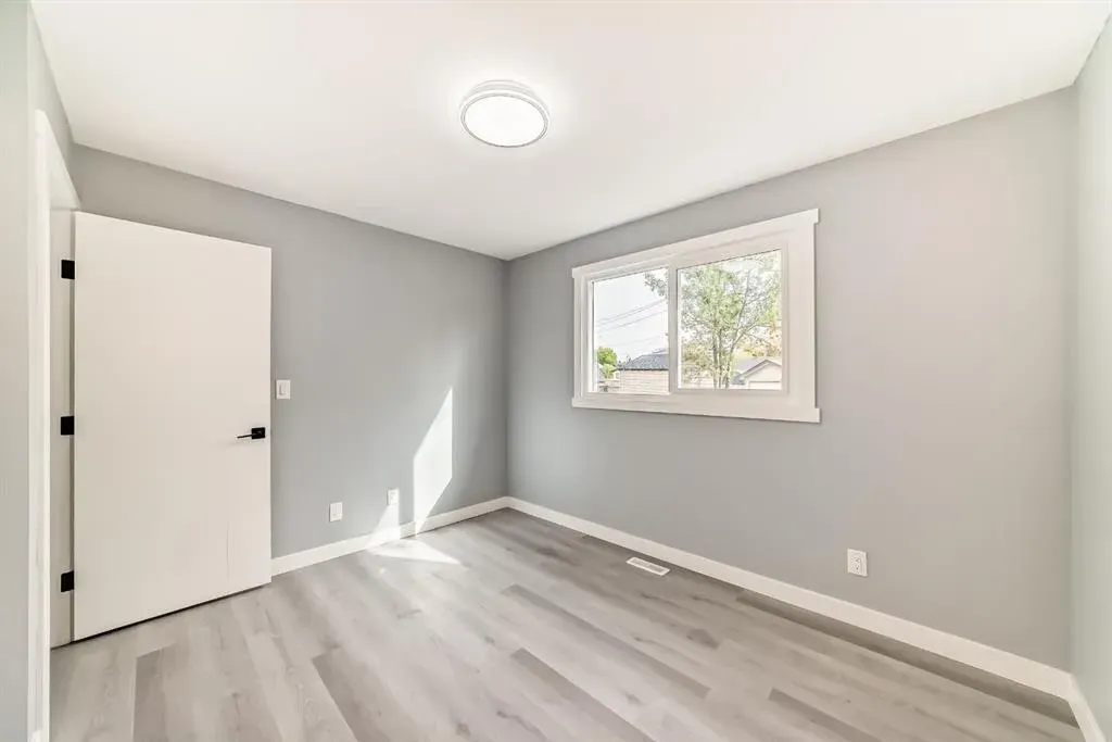 19 Rundlelawn Court NE