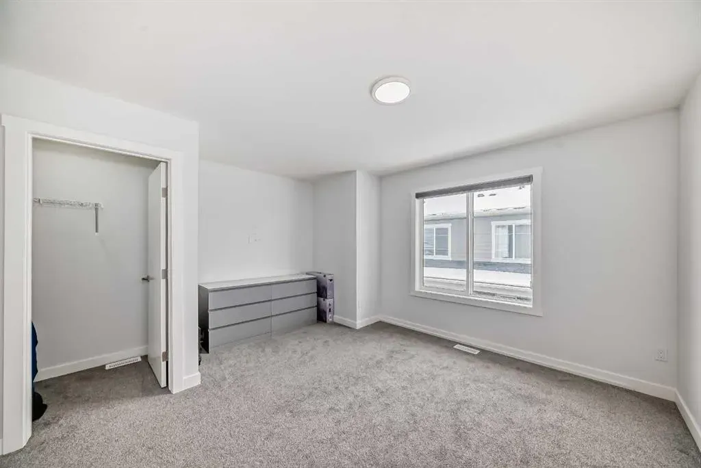 95 Skyview Close NE, #516