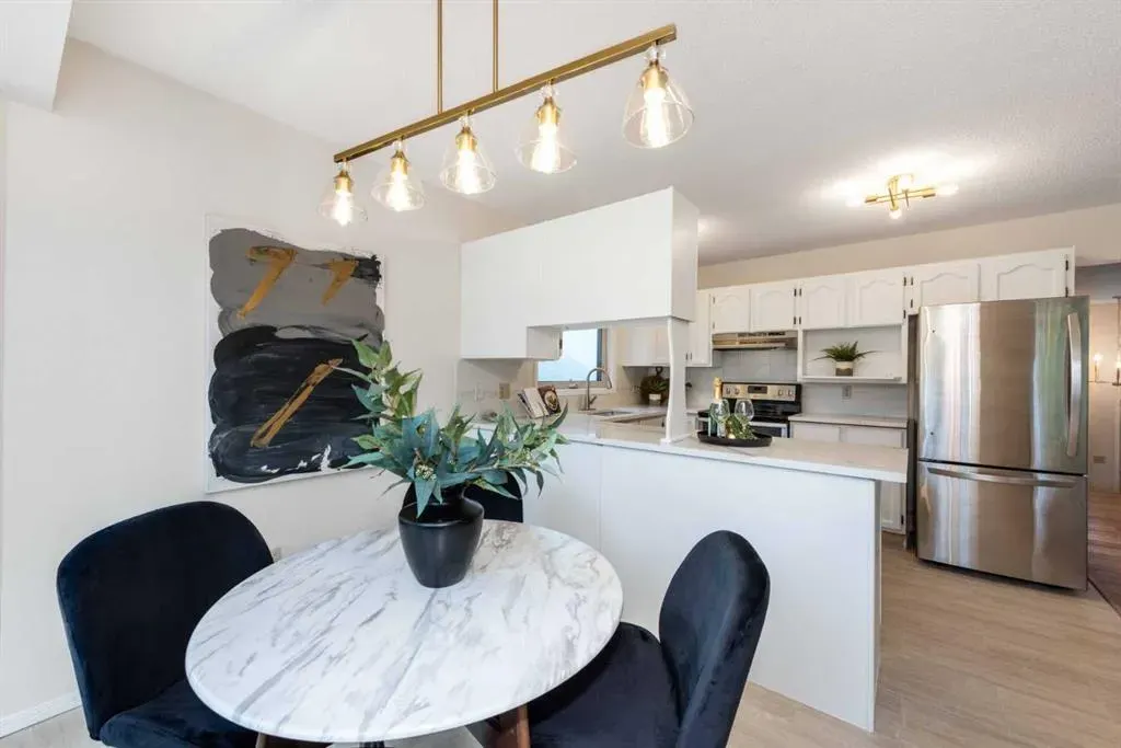 47 Hawkstone Drive NW