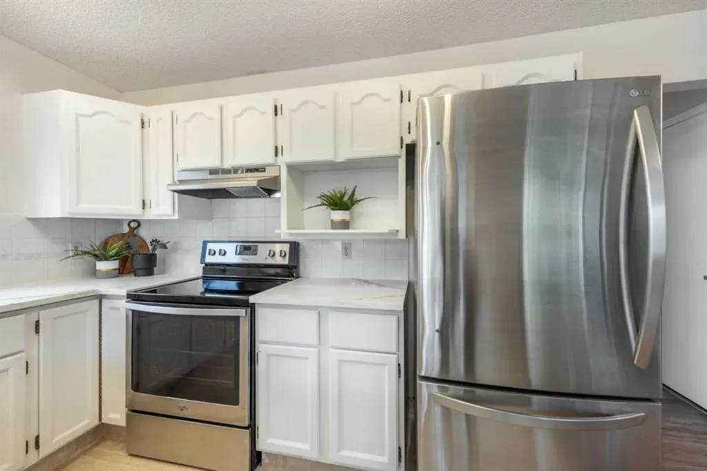 47 Hawkstone Drive NW