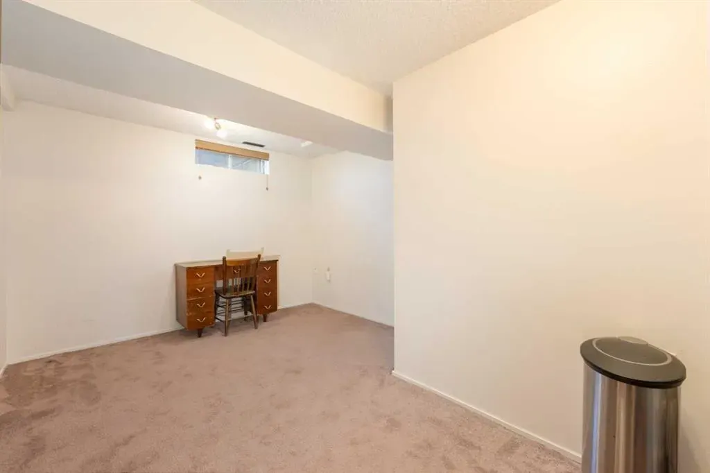 68 Macewan Glen Close NW