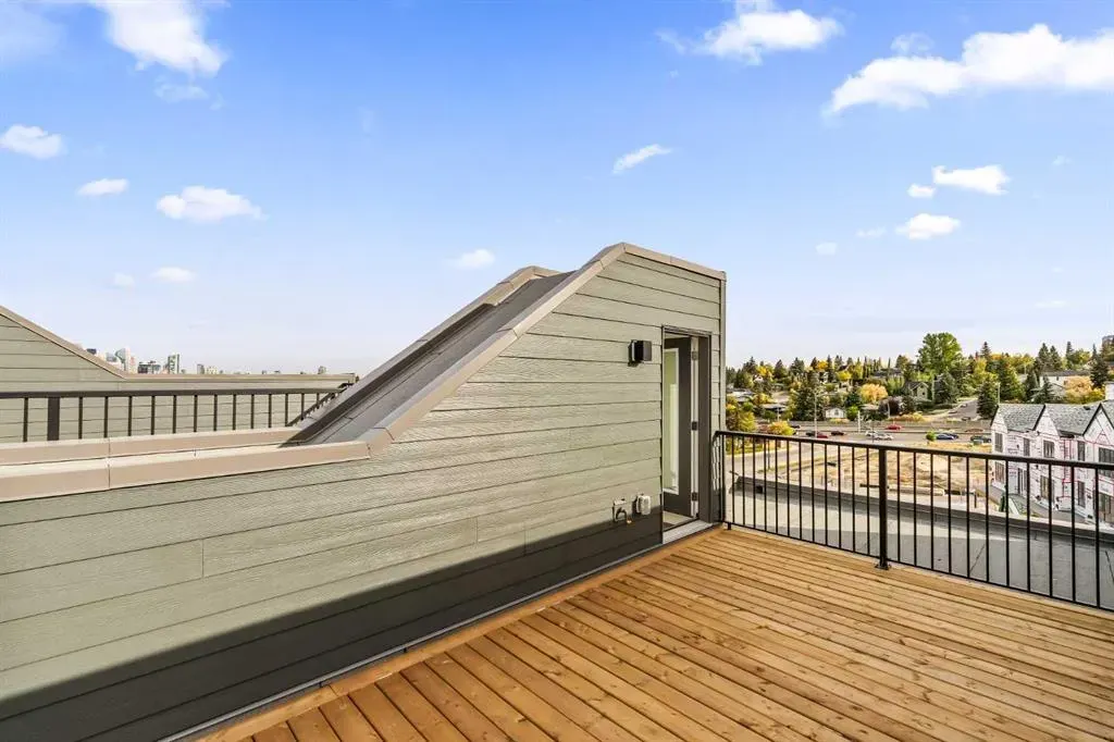 2509 Sovereign Crescent SW