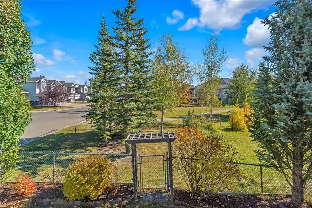377 Crystalridge View