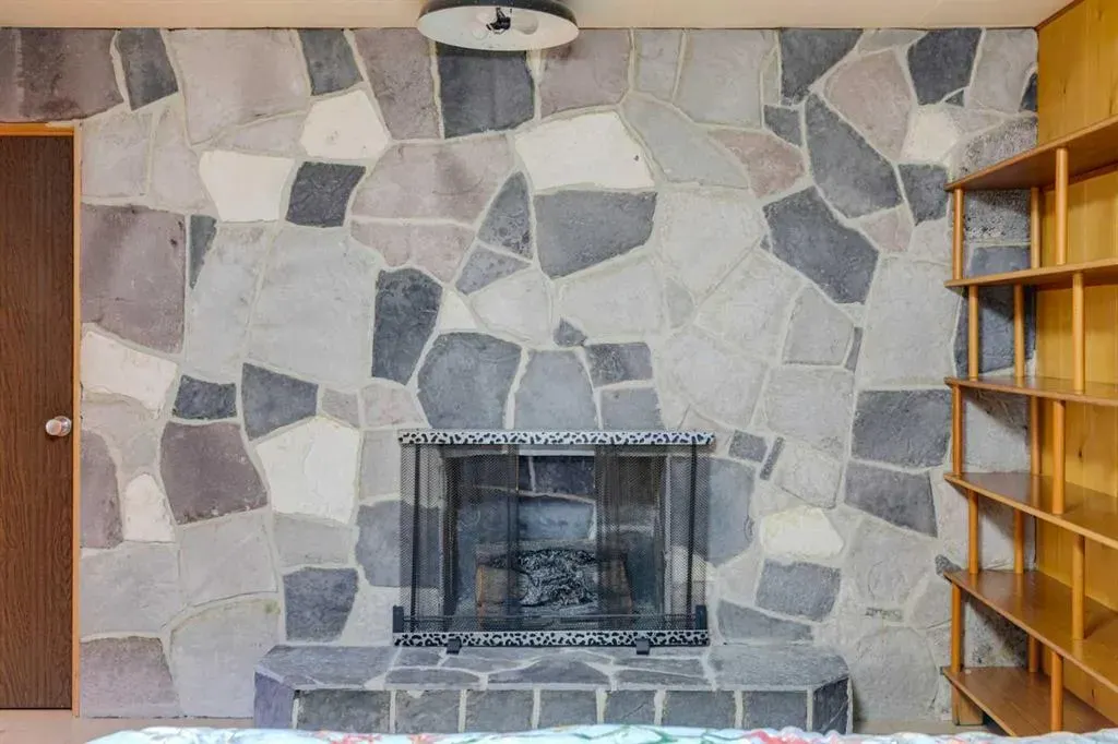 114 Hallbrook Drive SW