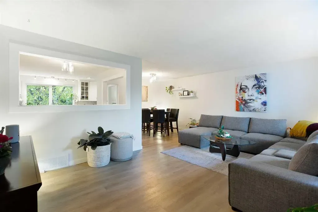 343 Canterbury Drive SW