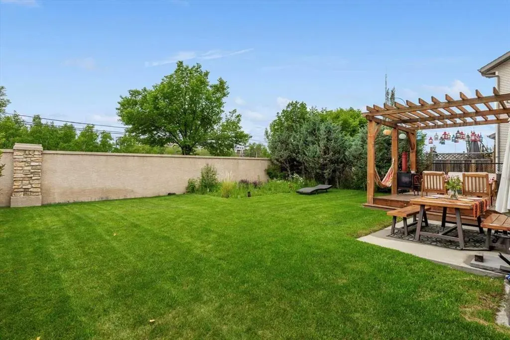 110 Cougar Ridge Circle SW