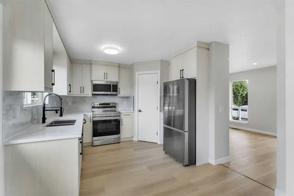 25 San Diego Way NE