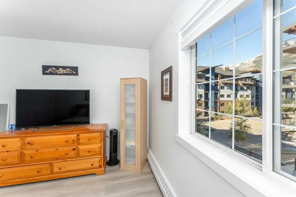 112 Kananaskis Way, #205