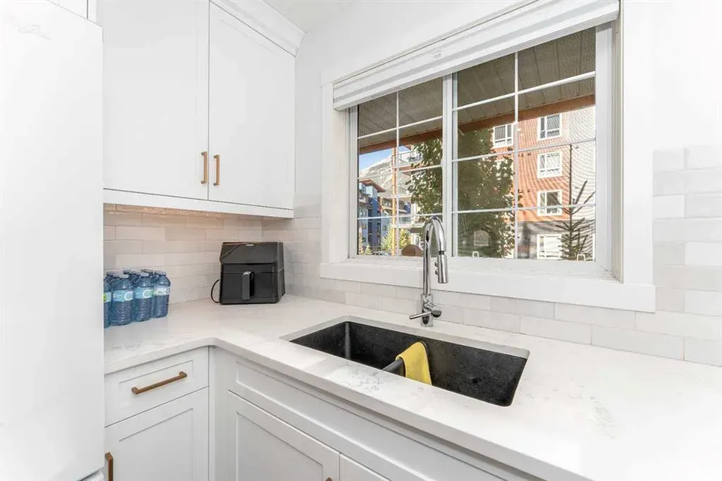 112 Kananaskis Way, #205