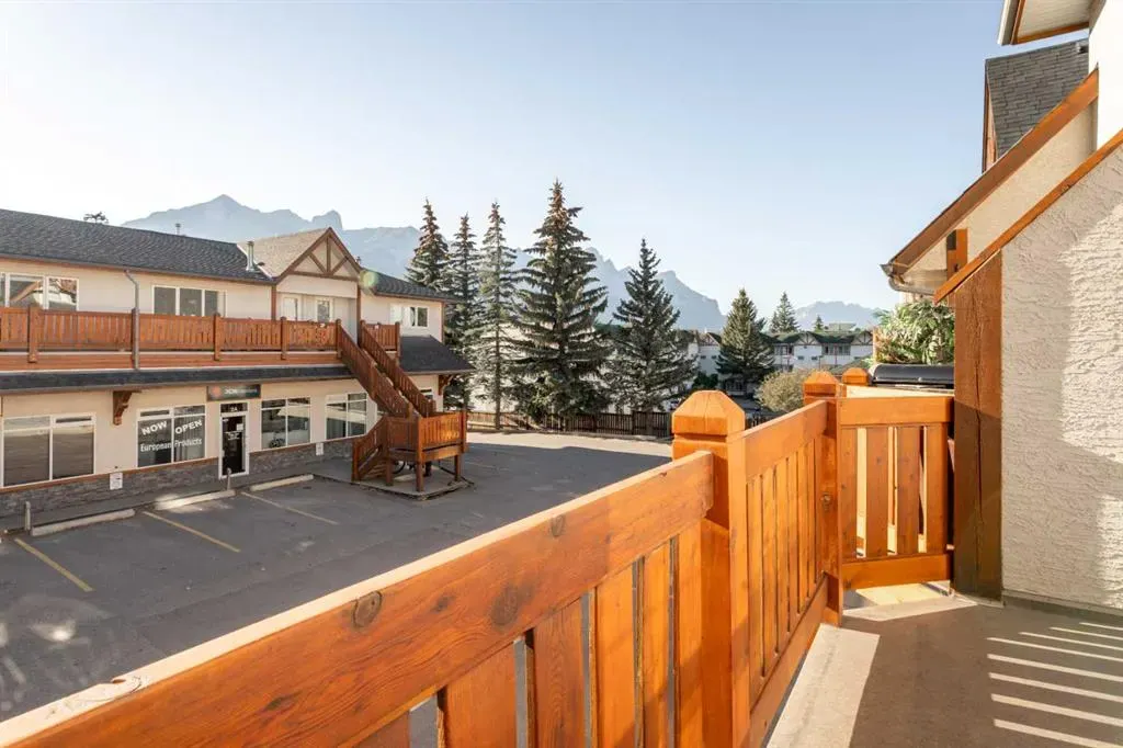 112 Kananaskis Way, #205