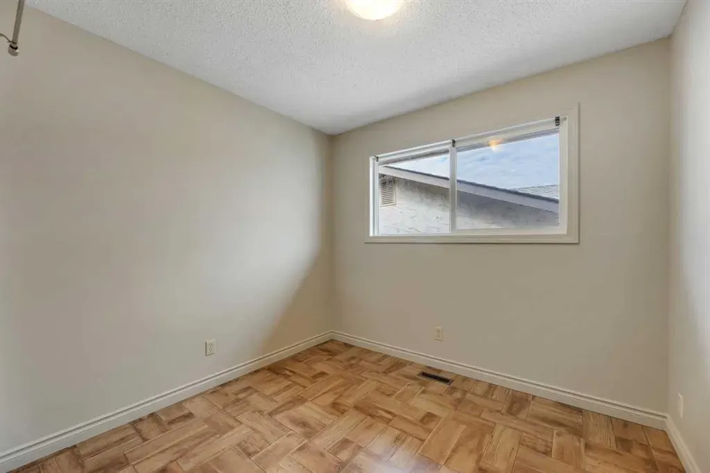 24 Midland Place SE