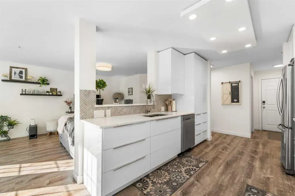 2212 34 Avenue SW, #1