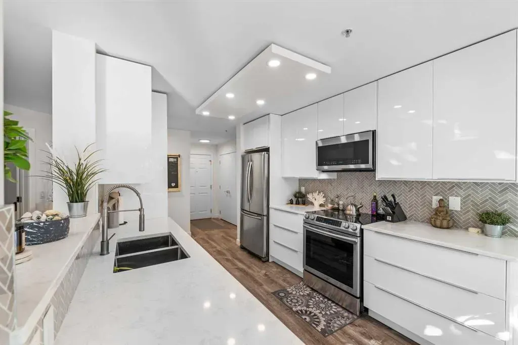 2212 34 Avenue SW, #1