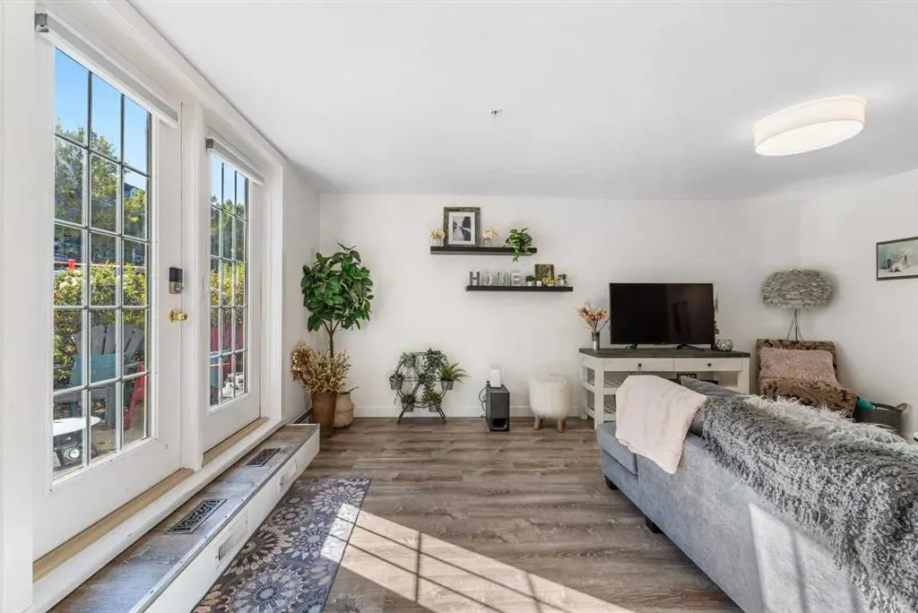 2212 34 Avenue SW, #1