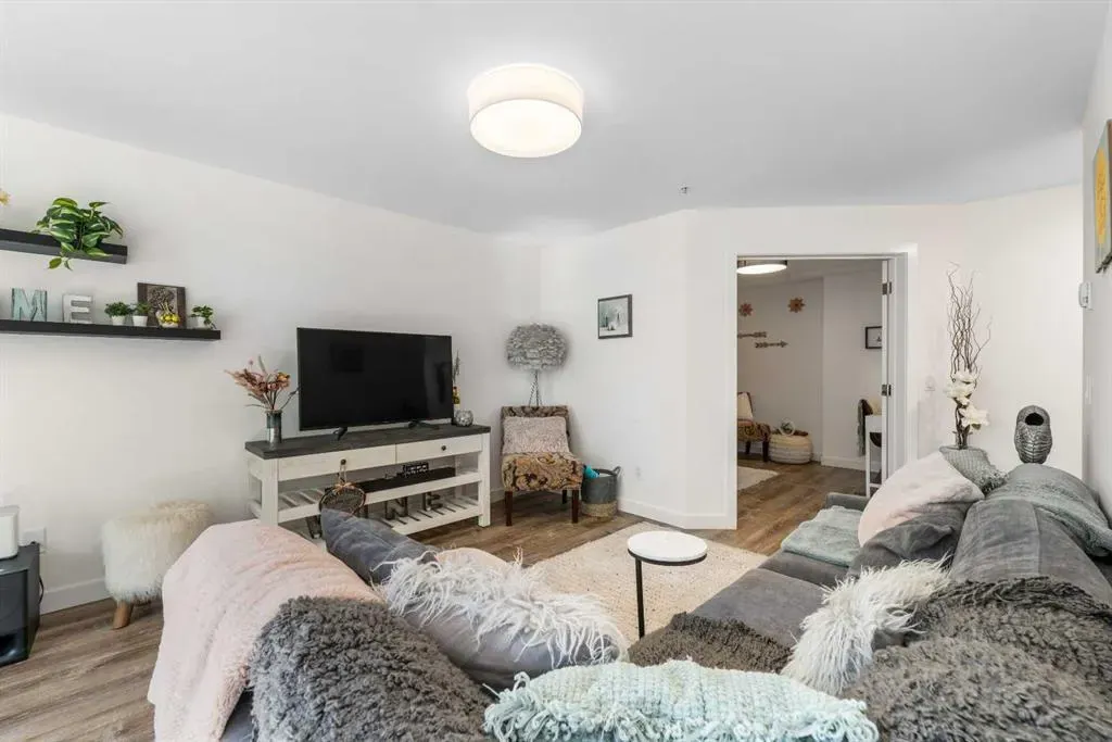 2212 34 Avenue SW, #1