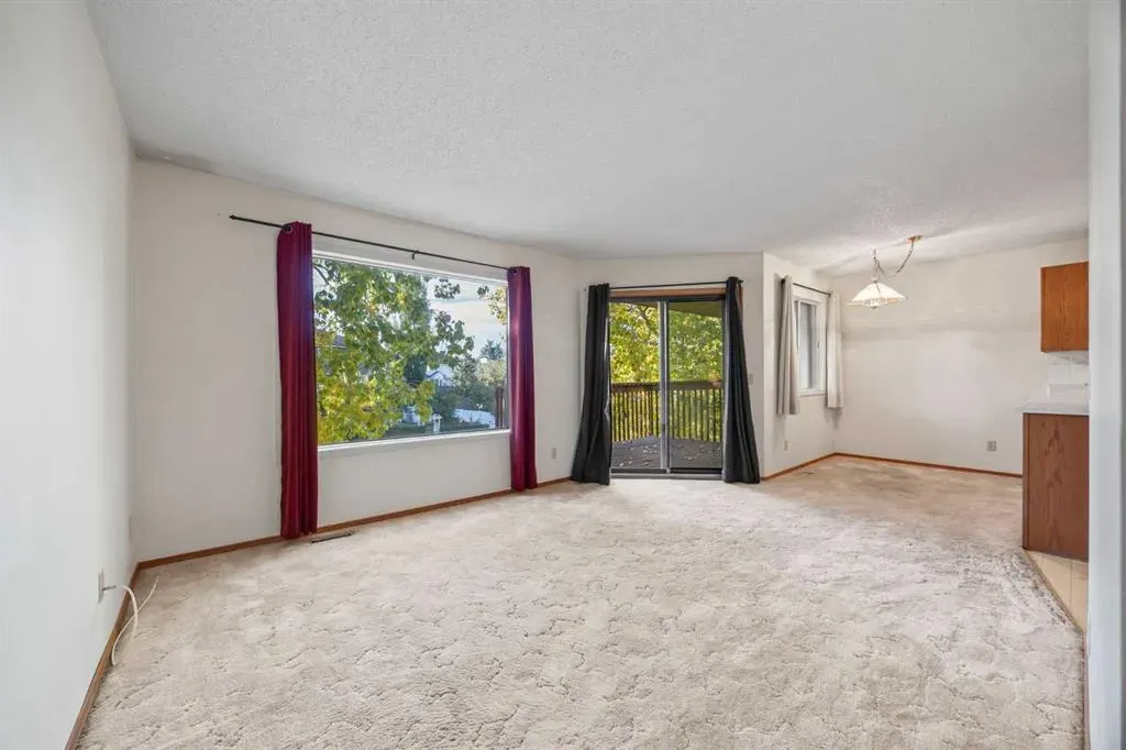 52 Sandarac Circle NW