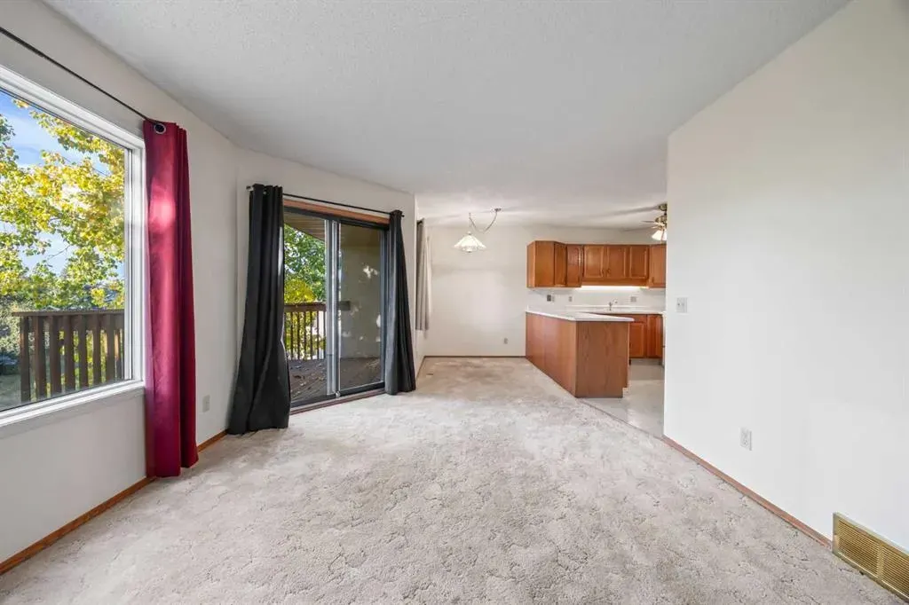 52 Sandarac Circle NW