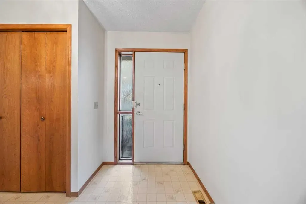 52 Sandarac Circle NW