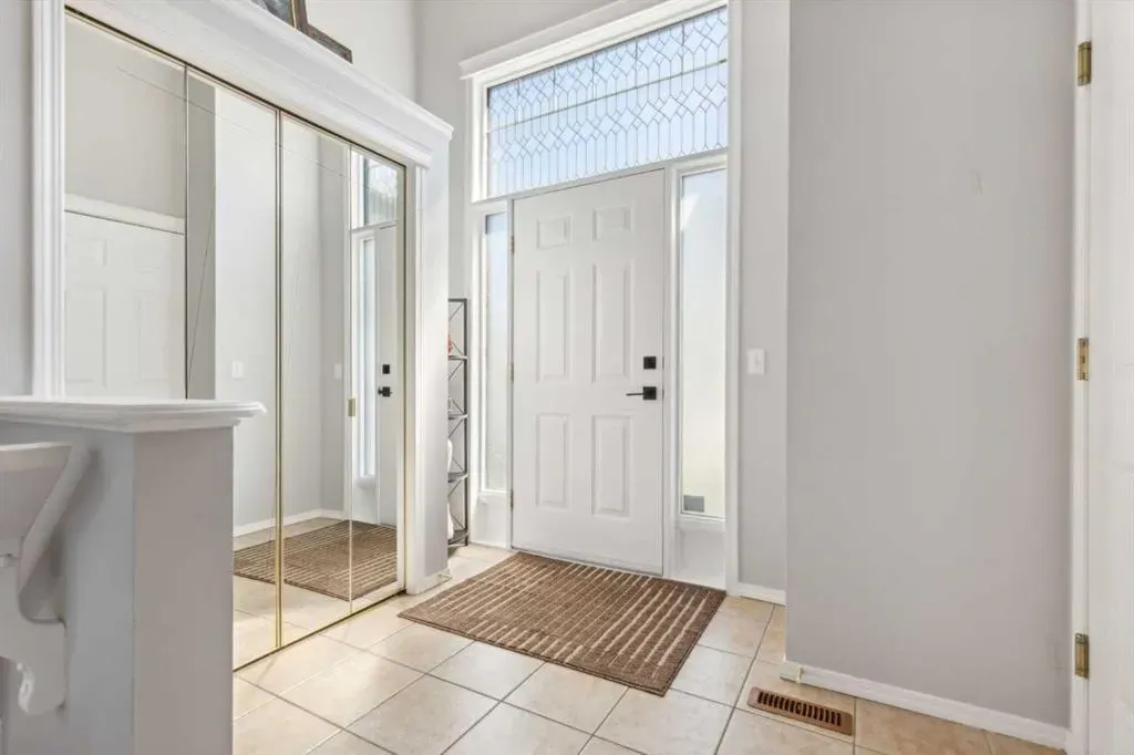 4 Martha's Meadow Place NE