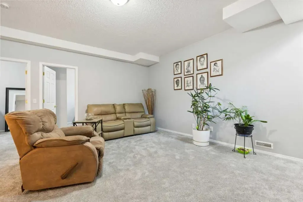 4 Martha's Meadow Place NE