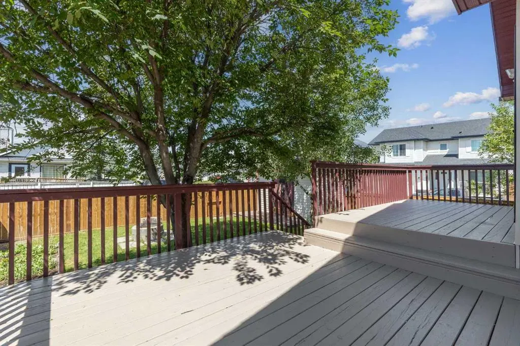 4 Martha's Meadow Place NE