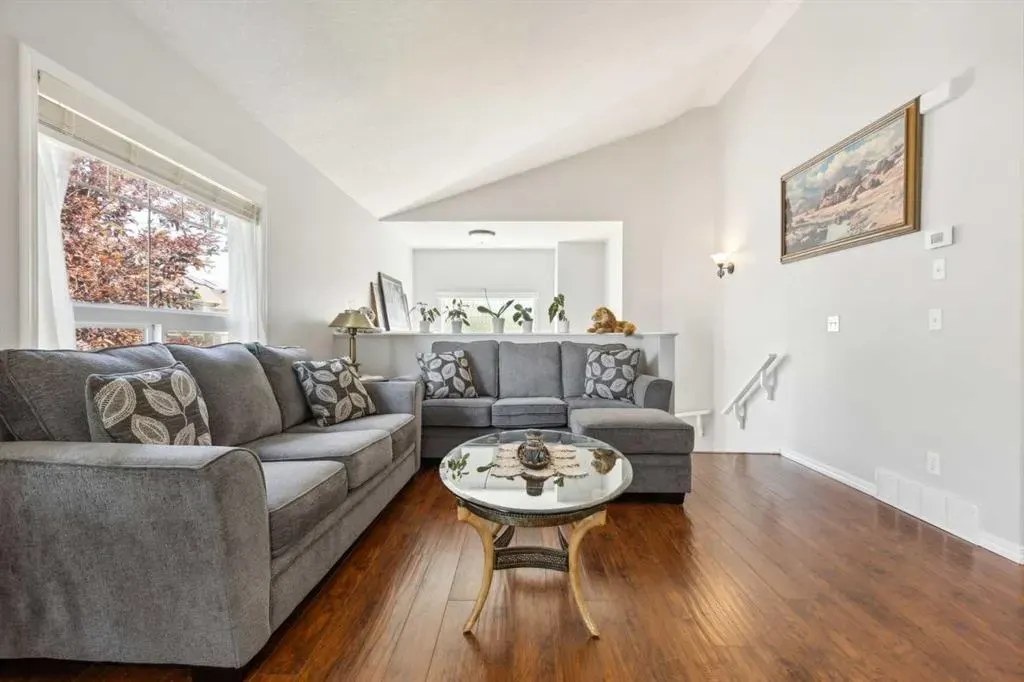 4 Martha's Meadow Place NE