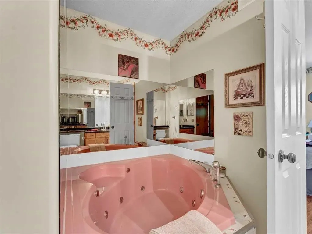 833 1 Street Close W