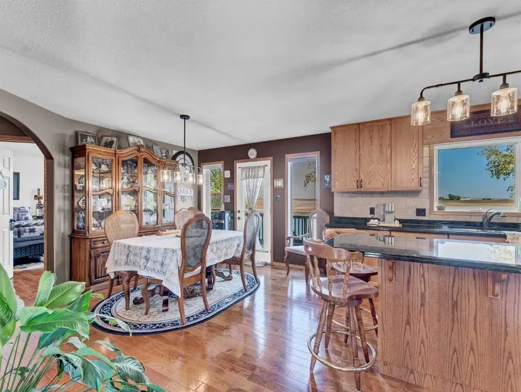 833 1 Street Close W