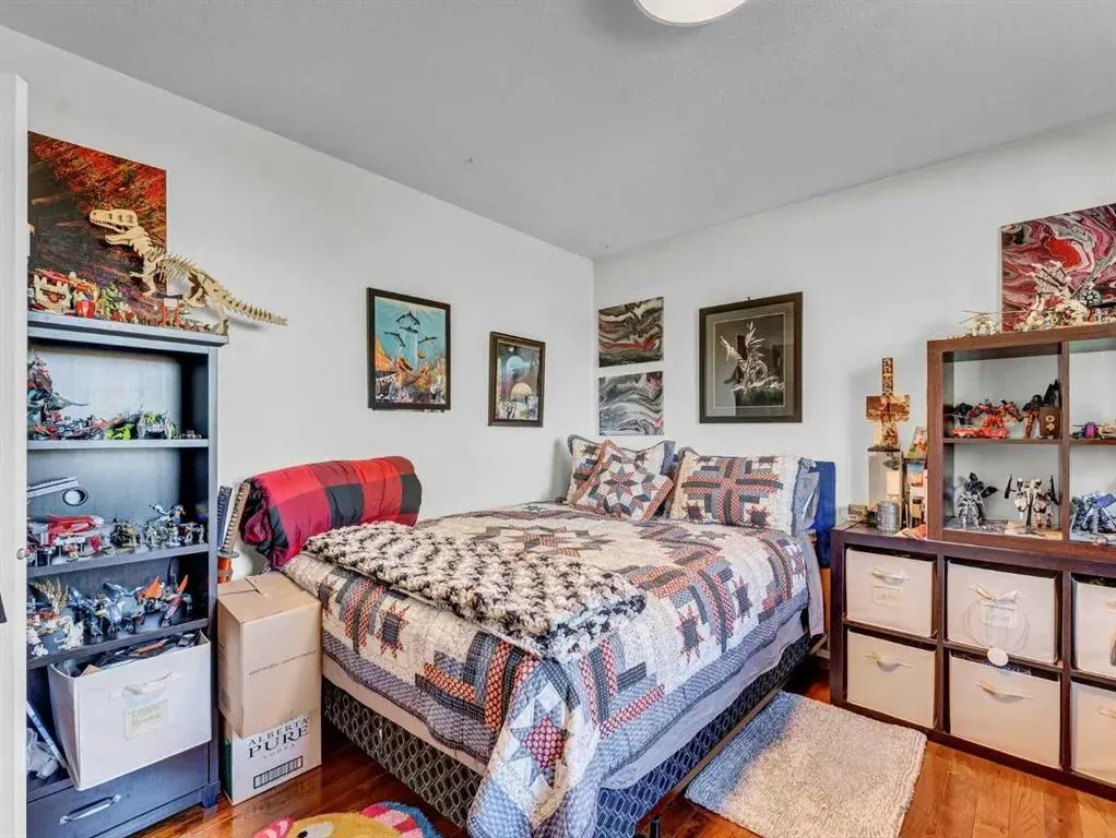 833 1 Street Close W