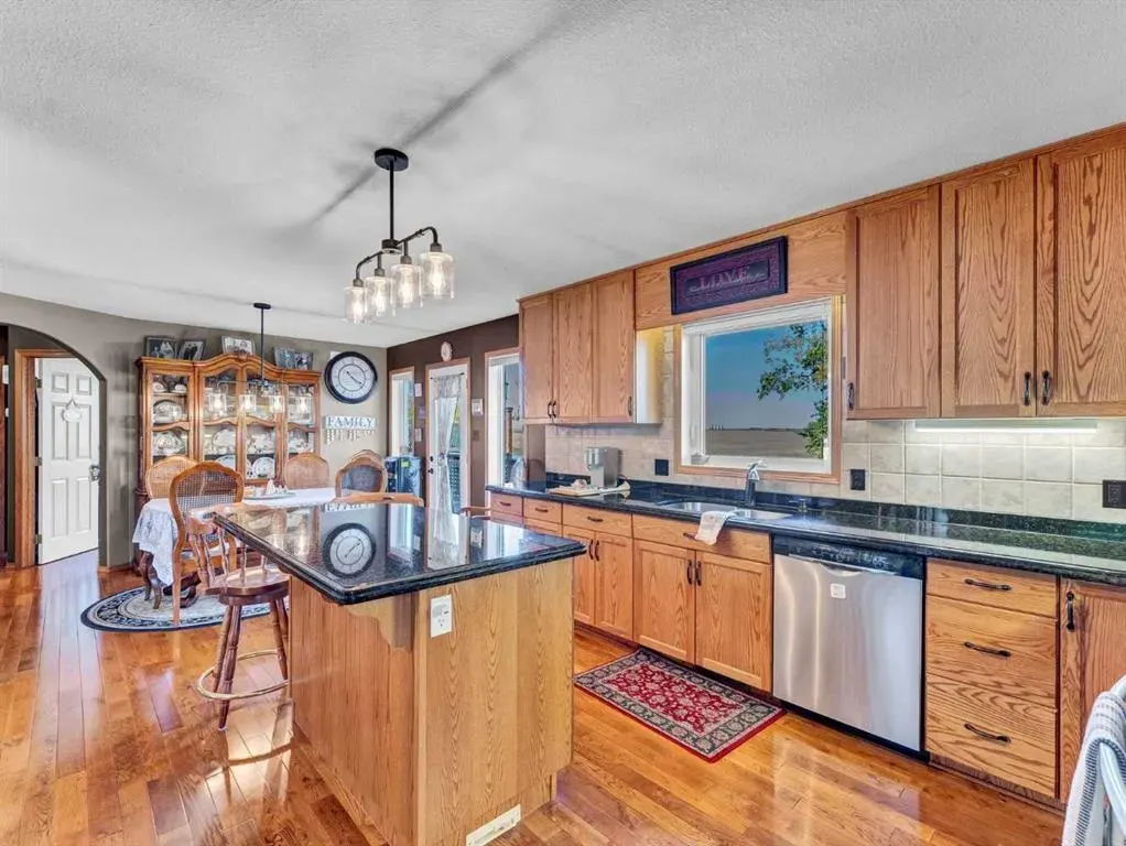 833 1 Street Close W