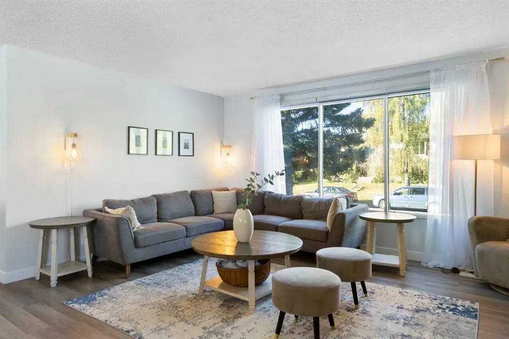 27 Deercrest Close SE