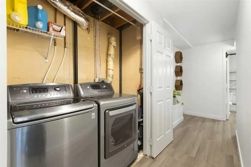 27 Deercrest Close SE