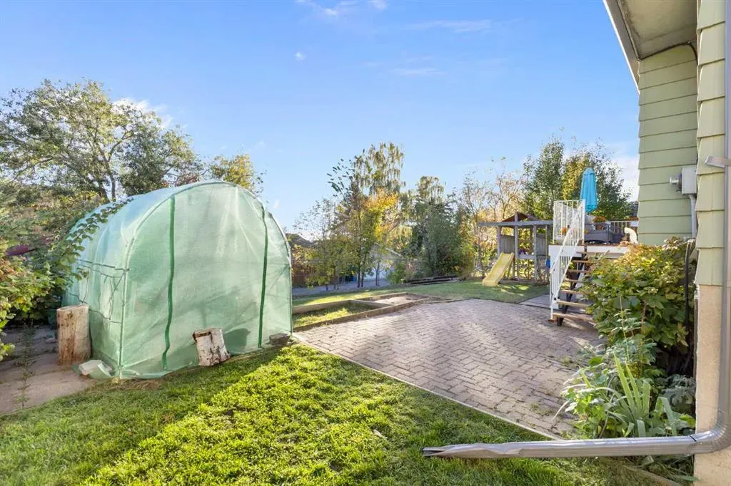 27 Deercrest Close SE