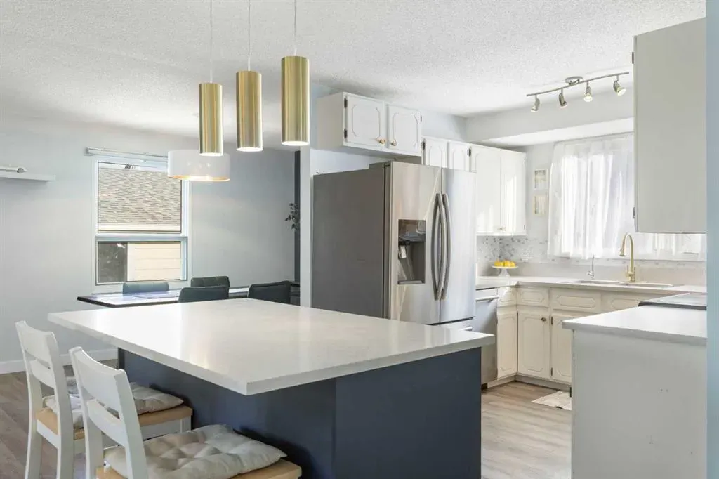 27 Deercrest Close SE