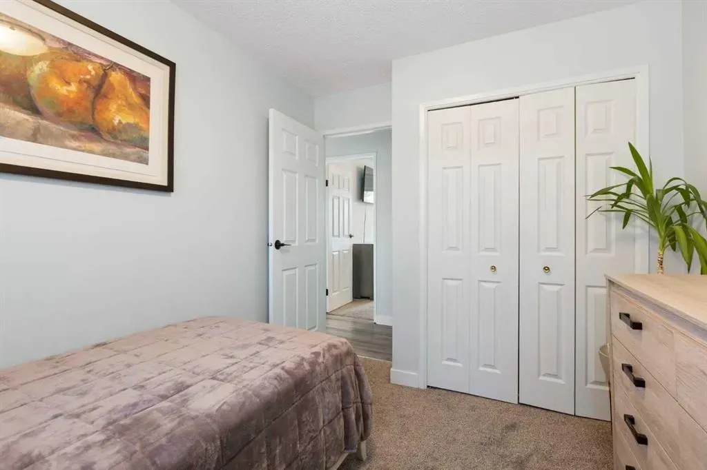 27 Deercrest Close SE