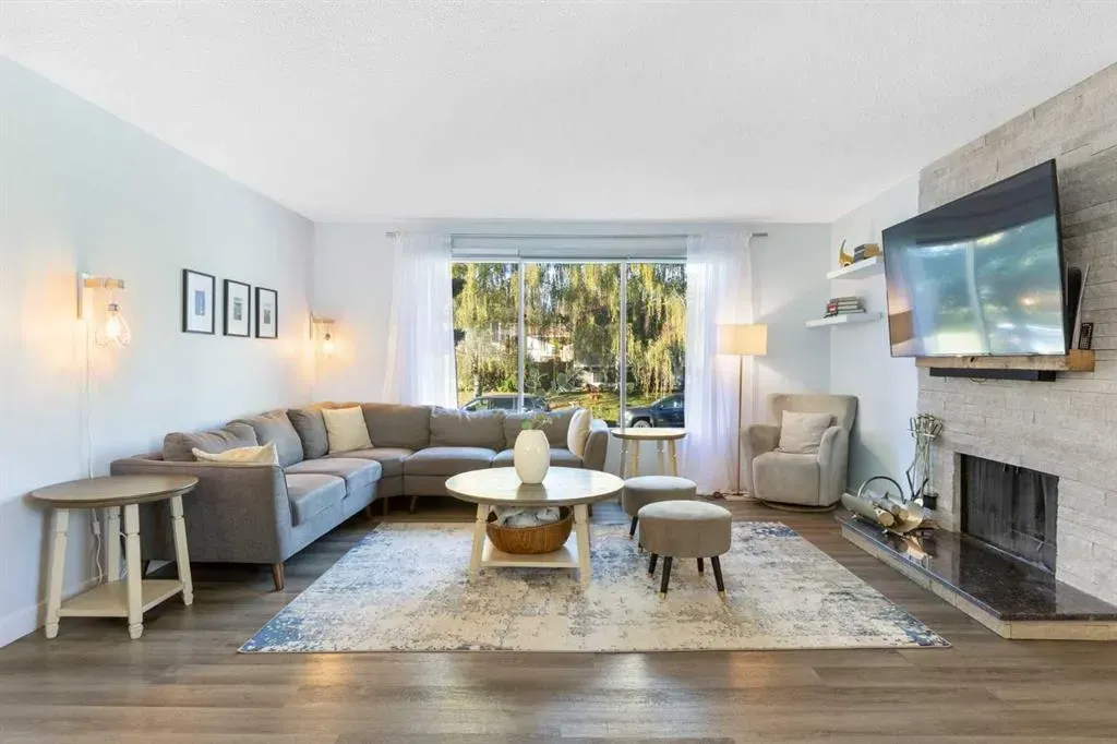 27 Deercrest Close SE