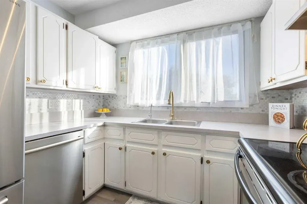 27 Deercrest Close SE