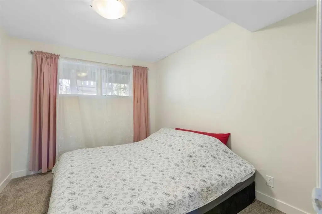 27 Deercrest Close SE