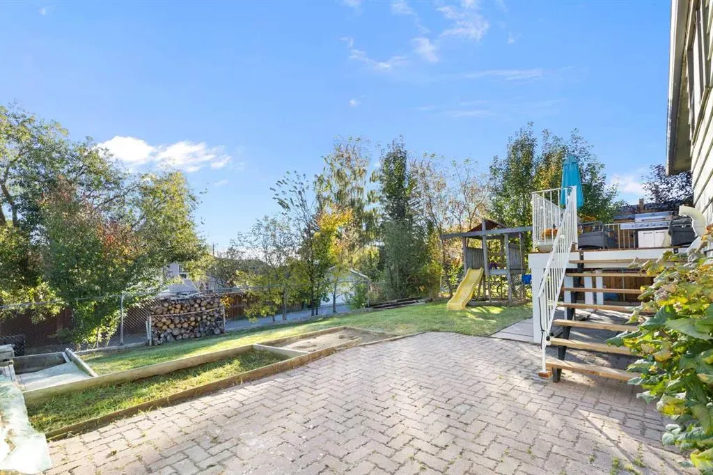 27 Deercrest Close SE