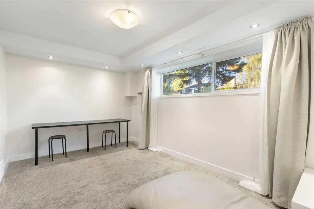 27 Deercrest Close SE