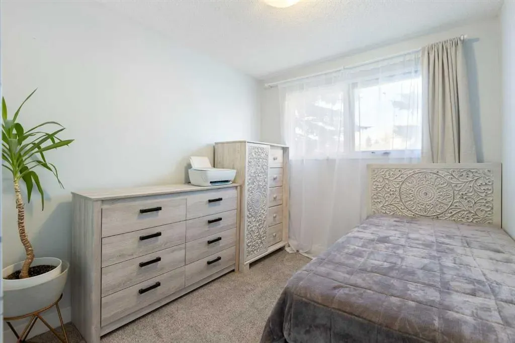 27 Deercrest Close SE