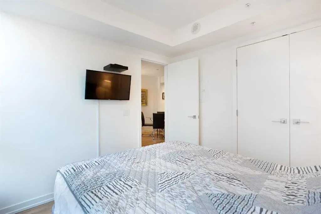 51 Waterfront Mews SW, #205